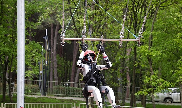 Türkiye'nin Nüfusa Kayıtlı İlk İnsansı Robotu CANİKMAN, Macera Parkı'nda Boy Gösterdi