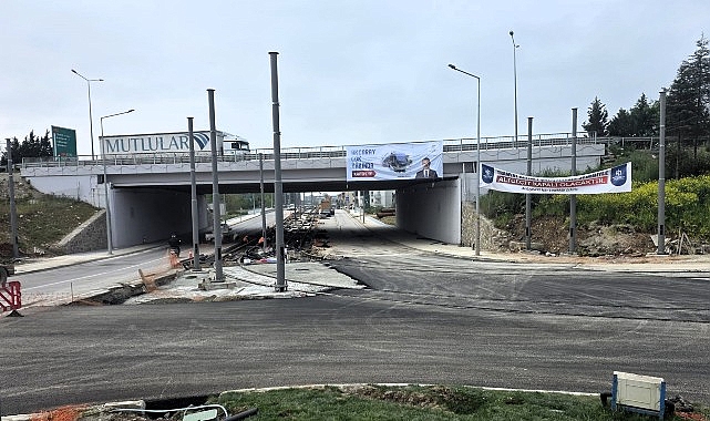 Kocaeli'de Vatan Caddesi Kavşağı Gece Asfaltlandı, Sabah Trafiğe Açıldı