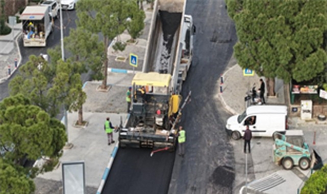 İzmir'de Yaz Sezonu Öncesi Yarımada'da Dev Yol Seferberliği: 17 Bin Ton Asfalt