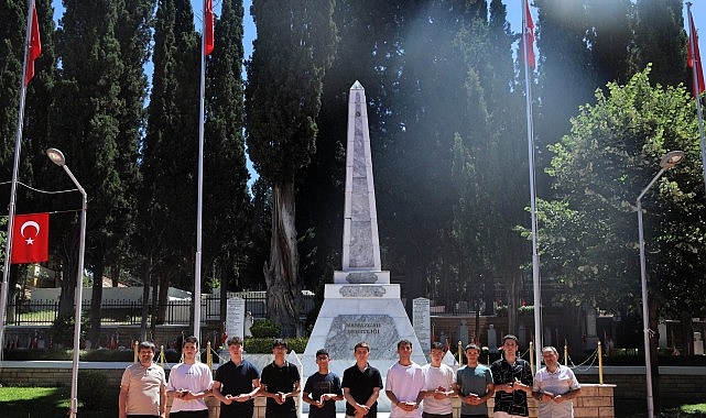 Hafız öğrencilerden şehitlikte duygusal buluşma: 15 Temmuz öncesi anlamlı program