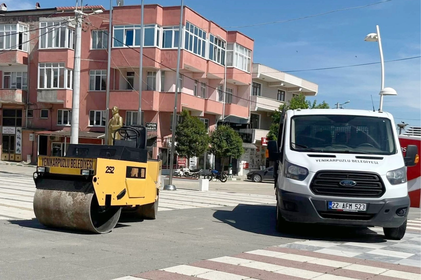 Yenikarpuzlu Belediyesi öz kaynakla iki yeni araç satın aldı: VIBROMAX 2000 ve Ford Transit