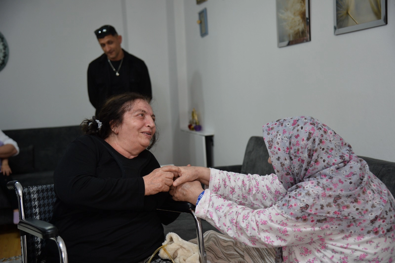 30 Yıllık Hasret Trabzon'da Sona Erdi: Anne-Kız Kucaklaştı