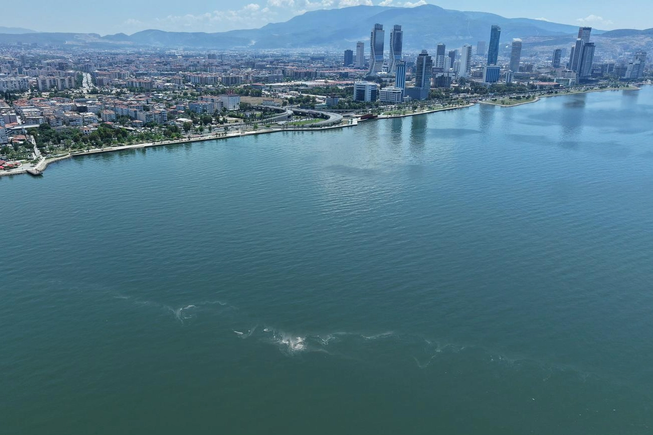 İzmir Körfezi'nde 14. Kirlilik Vakası: Dron Görüntüleri Sistematik Kirliliği Belgeledi