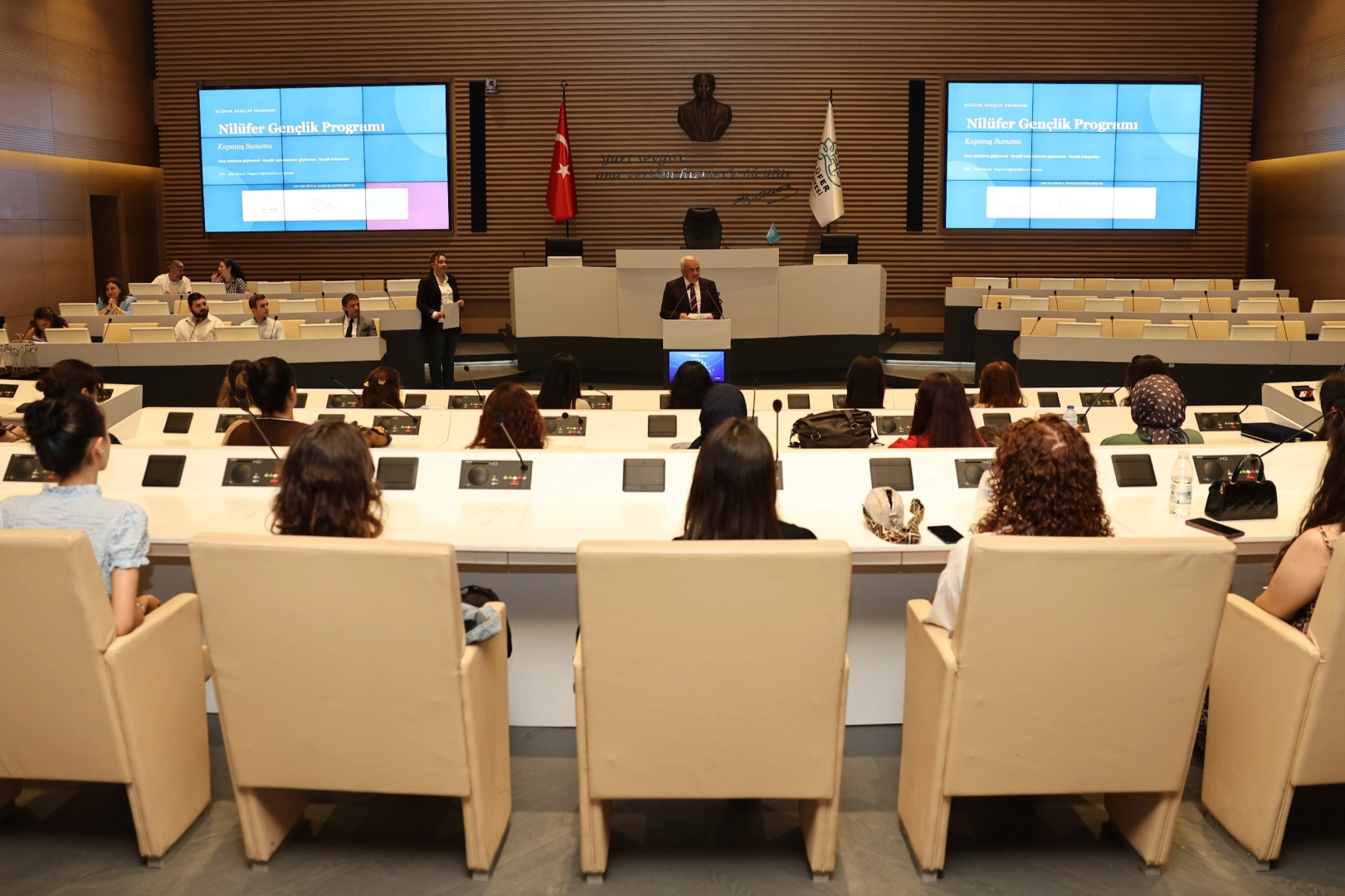 Nilüfer'de Gençlik Programı: 3 Projede 100'den Fazla Gence Sertifika
