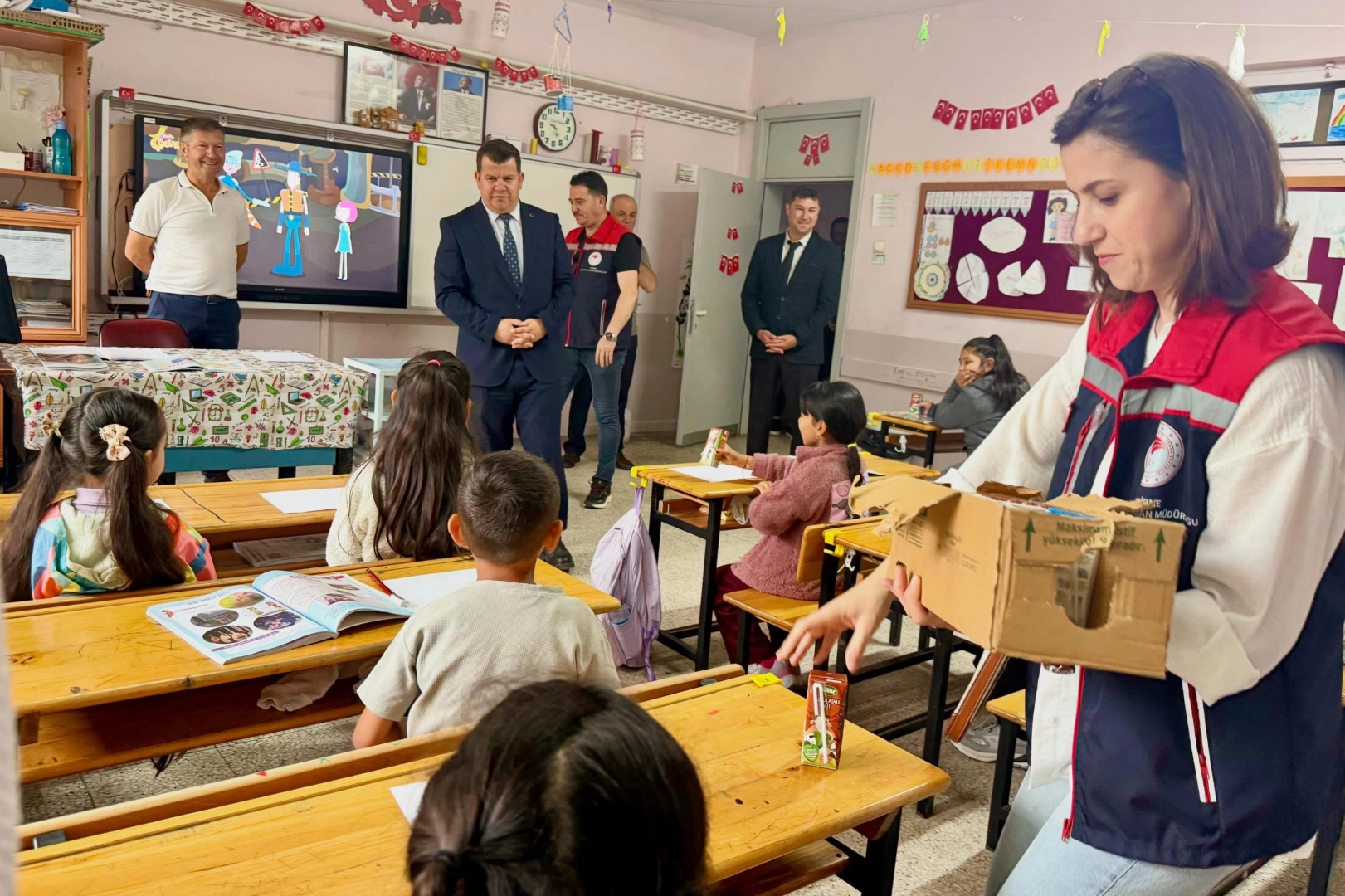 Keşan'da Dünya Süt Günü: 3 Kurumdan Öğrencilere Süt Dağıtımı