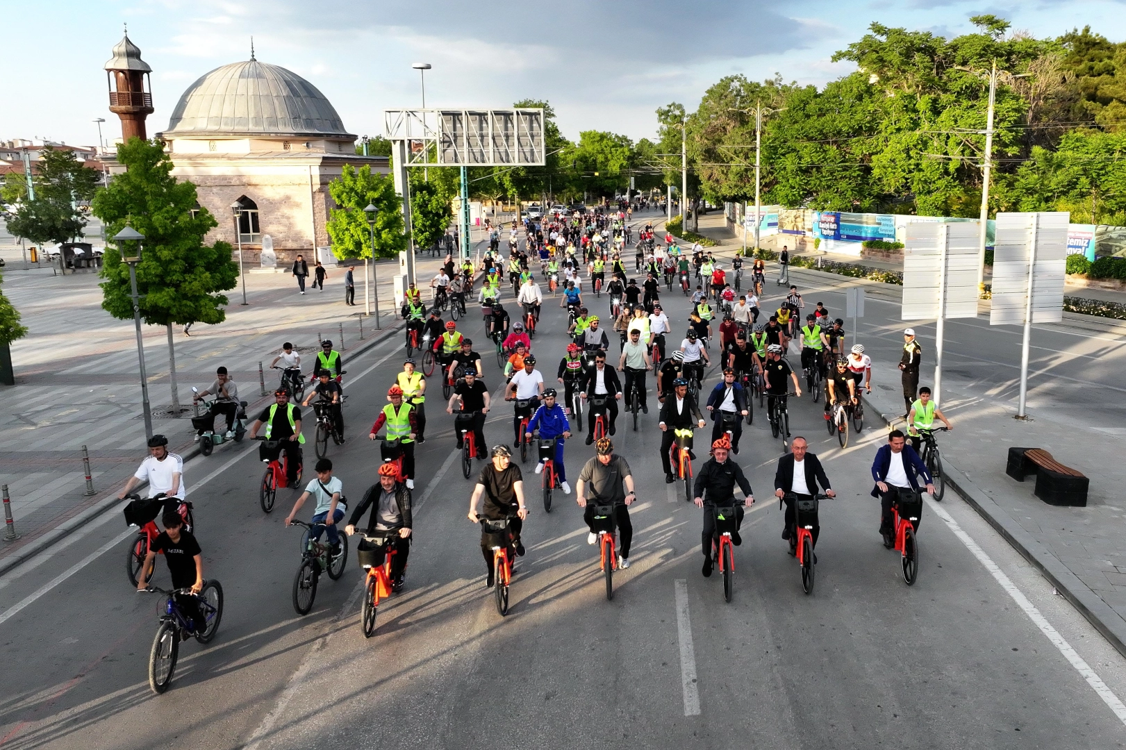 Konya'da 28 İlçede Eş Zamanlı Bisiklet Sürüşü: Binlerce Kişi Pedal Çevirdi