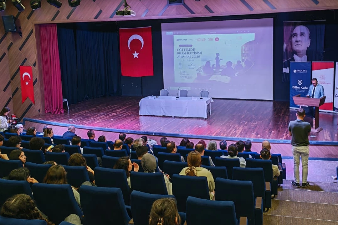 Sakarya'da 450 Katılımcıyla Bilim İletişimi Zirvesi: Eğitimde Yapay Zeka ve STEM Ele Alındı