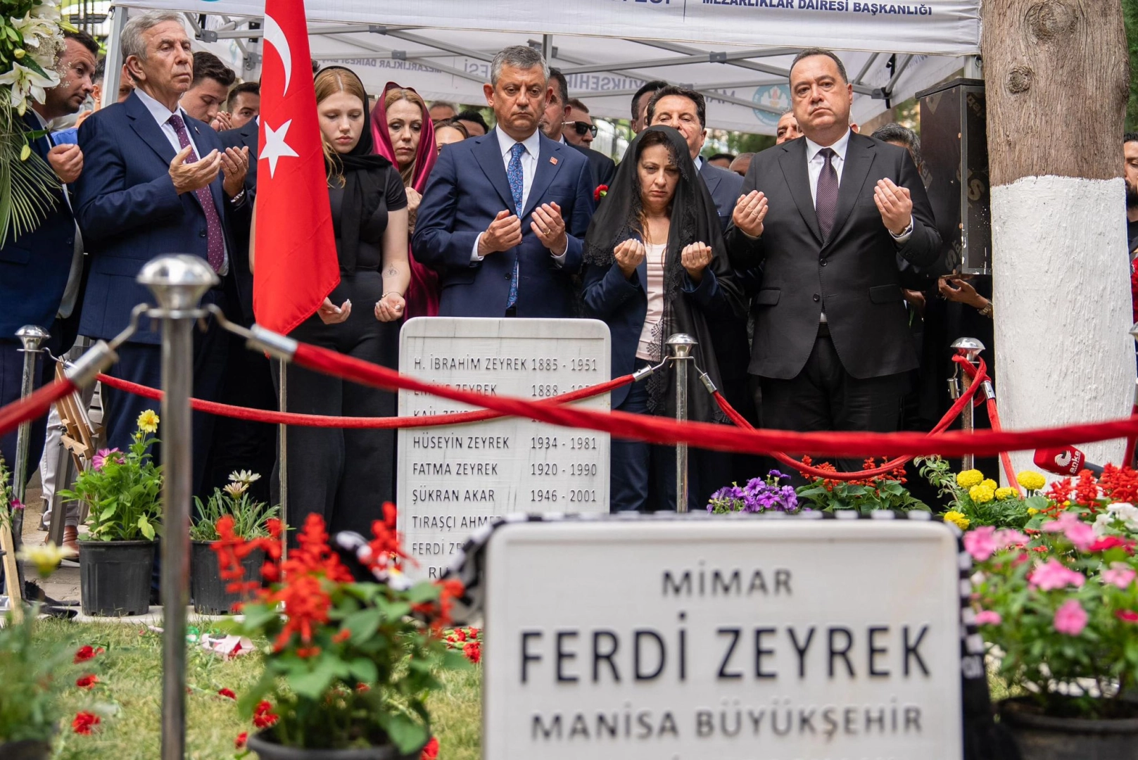 Ferdi Zeyrek Vefatının Birinci Yılında Düzenlenen Anma Töreniyle Yad Edildi