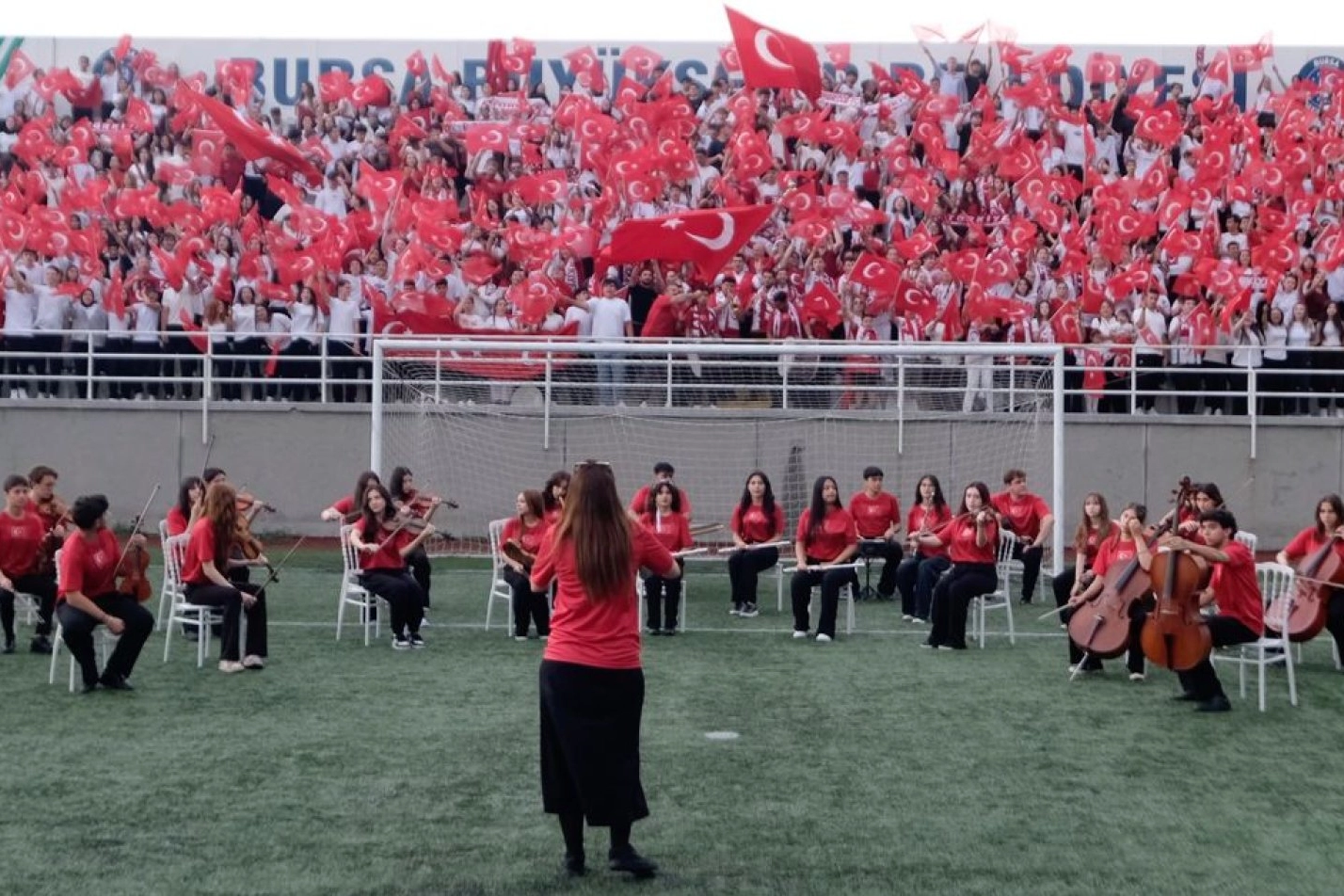 A Milli Takım’ın Dünya Kupası Marşı “Bizim Çocuklar” Bursa’dan: Zeki Müren Lisesi Öğrencileri Birinci Oldu