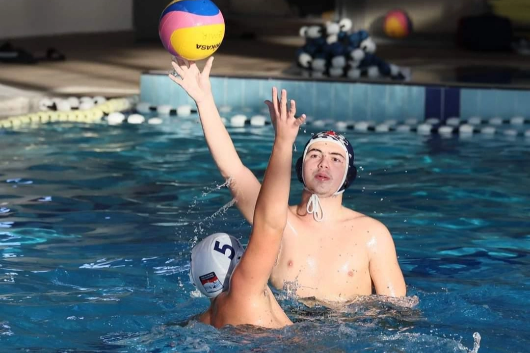 16 Yaşındaki Milli Sutopu Sporcusu Yetkin Nadir Esendemir, Kemik Tümörü Tedavisine Başladı