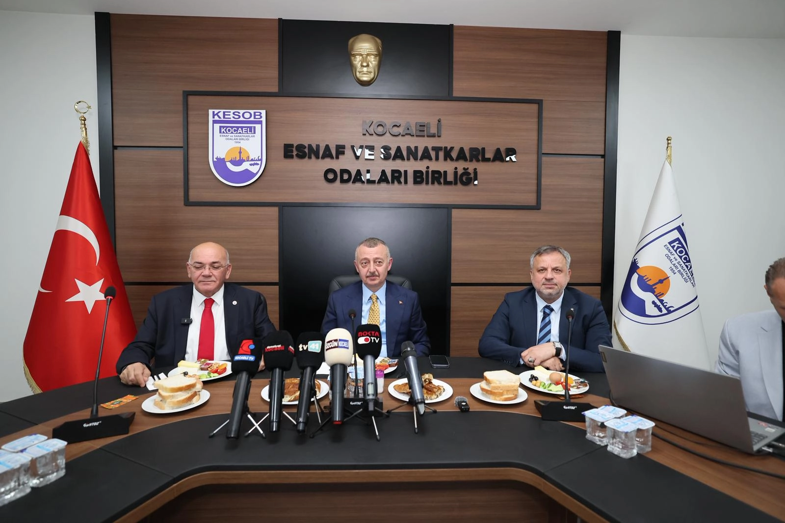 Başkan Büyükakın'dan KESOB'a Ziyaret: Esnaf İçin Pozitif Gündem Vurgusu