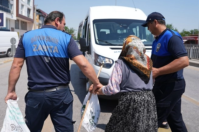 Denizli'de Dilencilere Sıkı Takip: Zabıtadan 7 Noktada Denetim