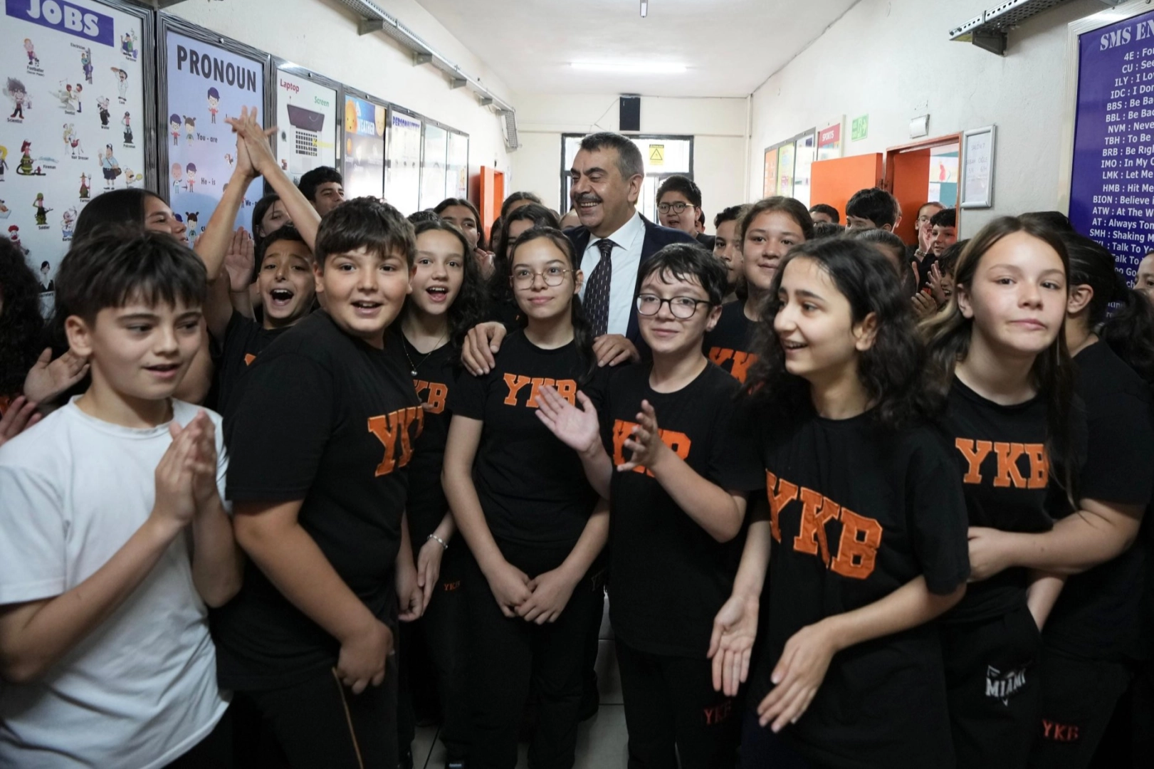 Bakan Tekin Bursa'da Öğrencilere Sürpriz Ziyaret Yaptı