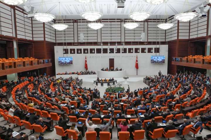 TBMM'de Torba Kanun Görüşmeleri: Polis Hakları ve Basın Özgürlüğü Tartışmaları