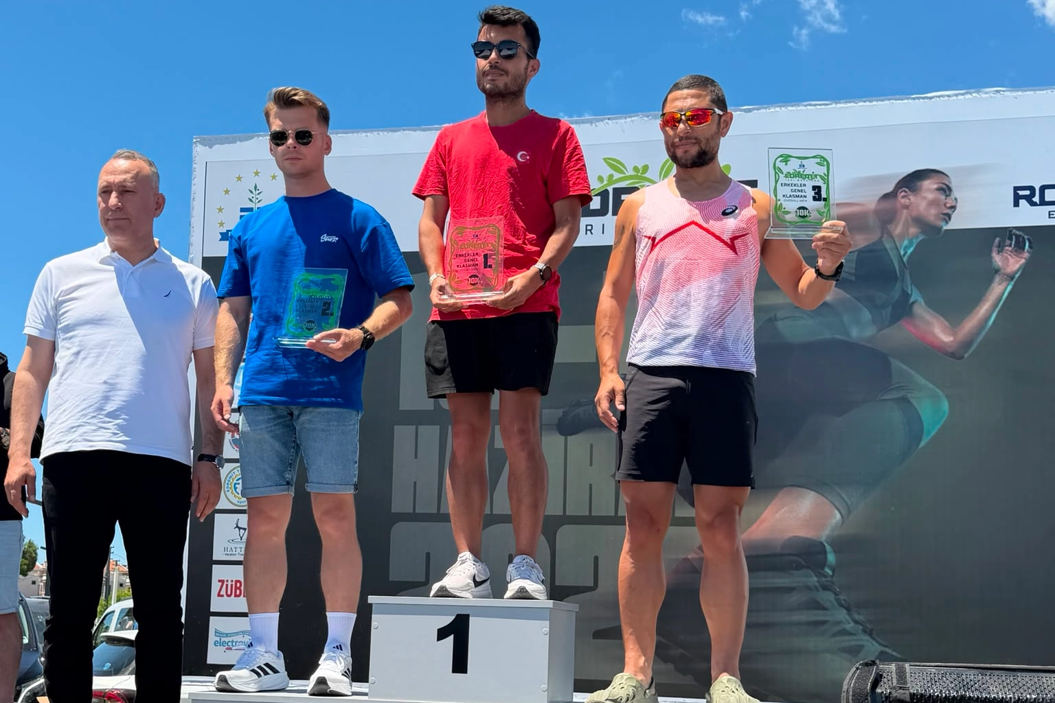 Edremit Yarı Maratonu'nda Koşan Keşan Ekibi'nden 37 Dakikalık Büyük Başarı