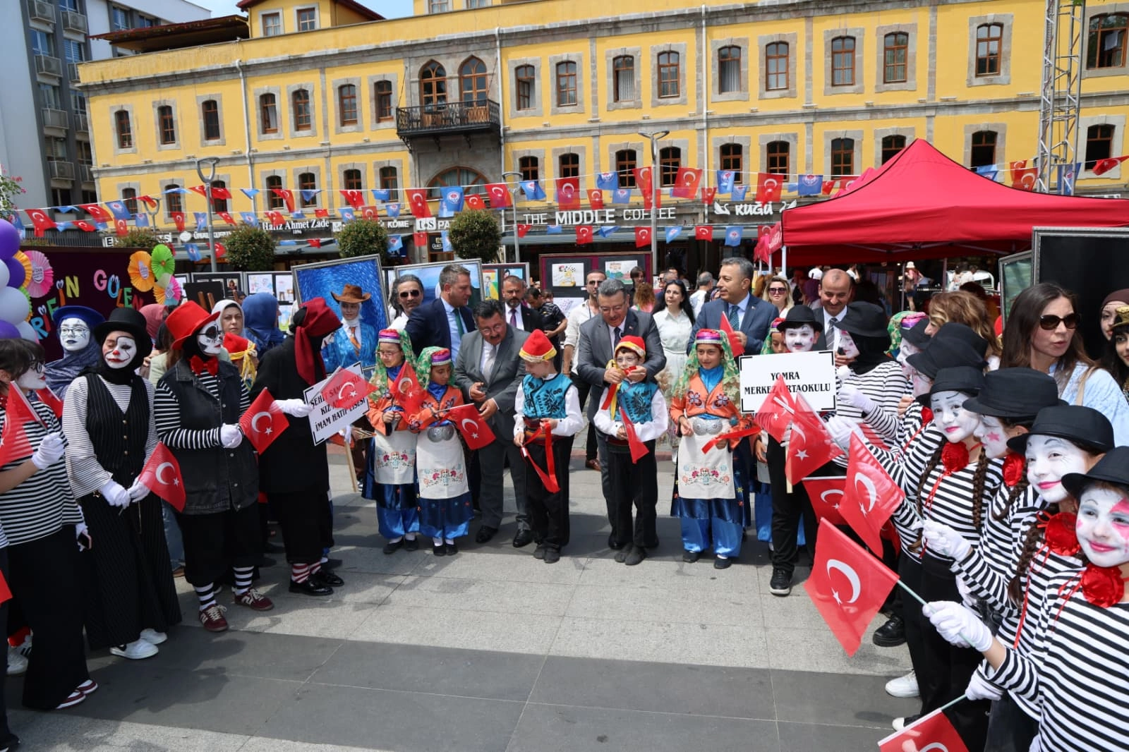 Trabzon'da Kültür ve Sanat Festivali: Gençlerden Yaratıcı ve Duyarlı Mesajlar