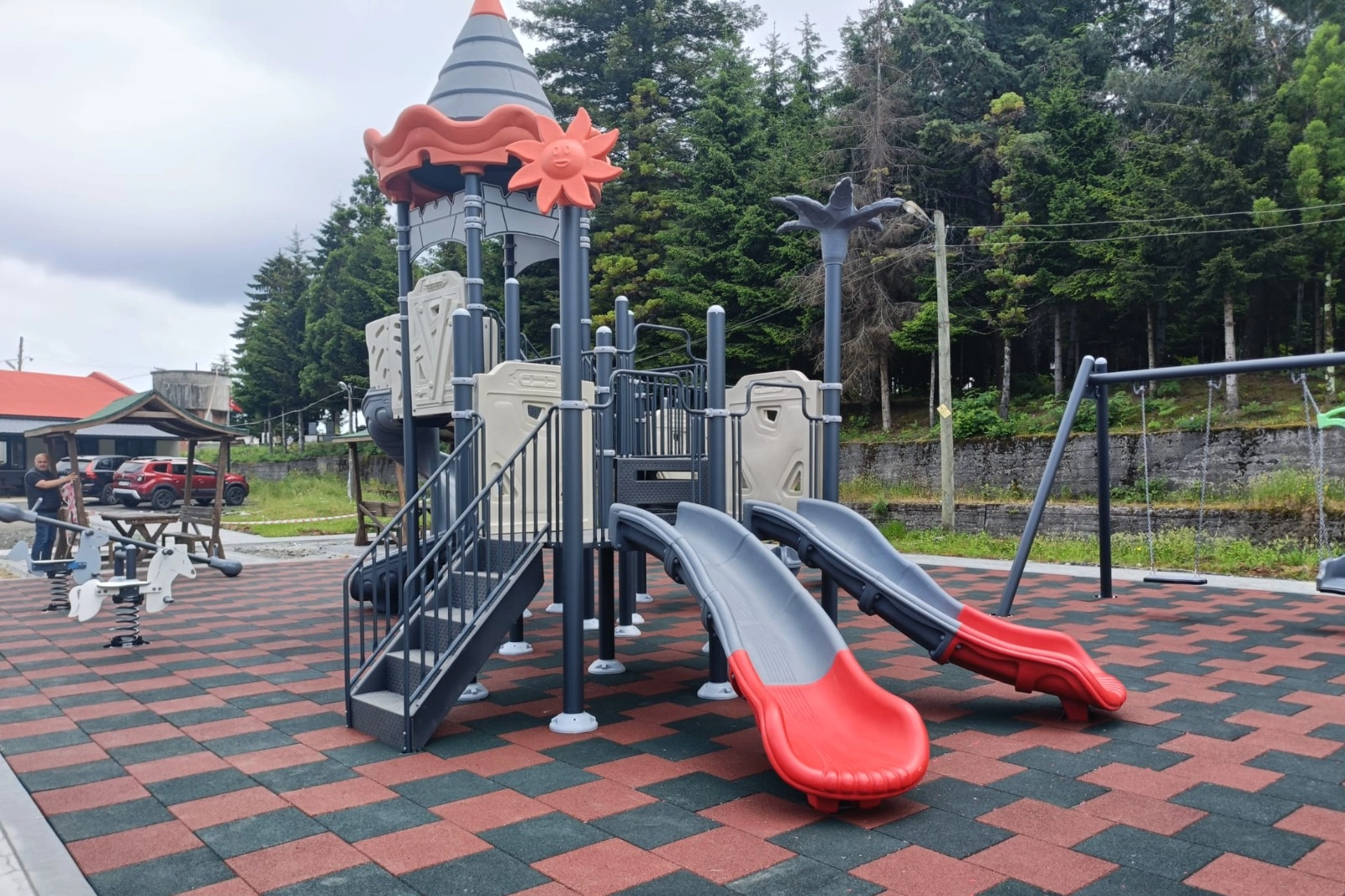 Beşikdüzü'ne 4 Yeni Park ve Spor Alanı: Modern Donatılarla Hizmete Giriyor