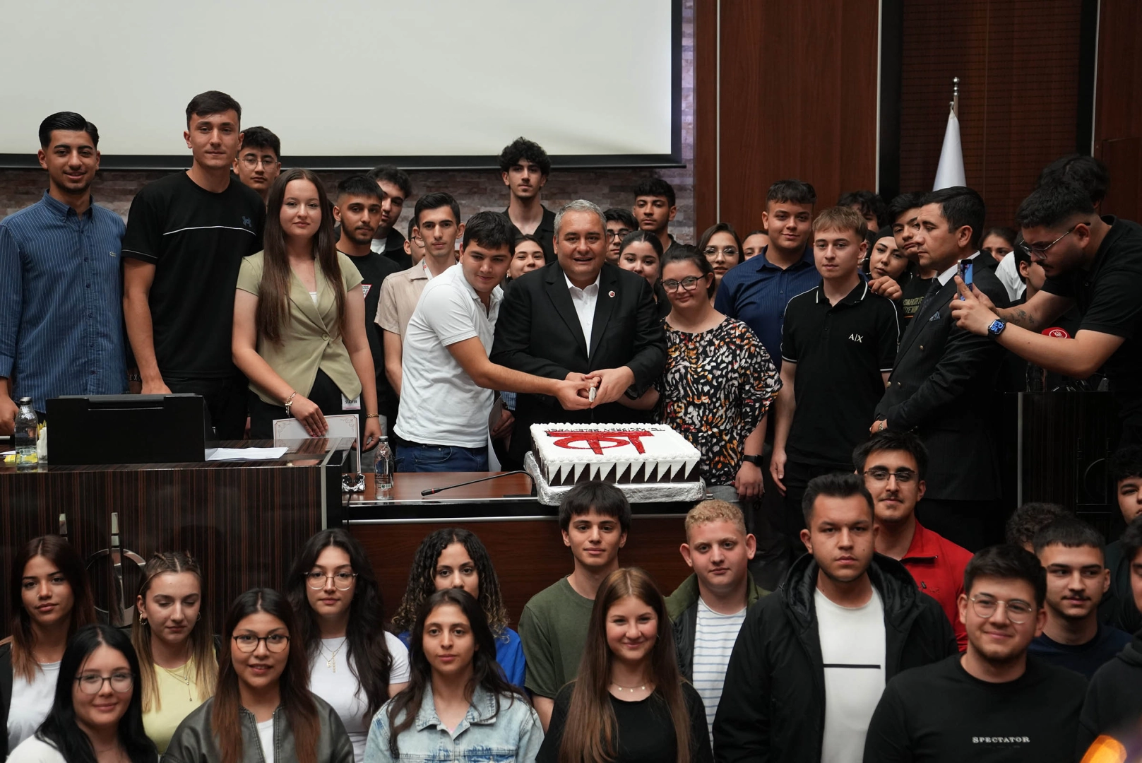 Keçiören'de Stajyer Öğrencilere Sertifika ve Pasta Töreni Düzenlendi