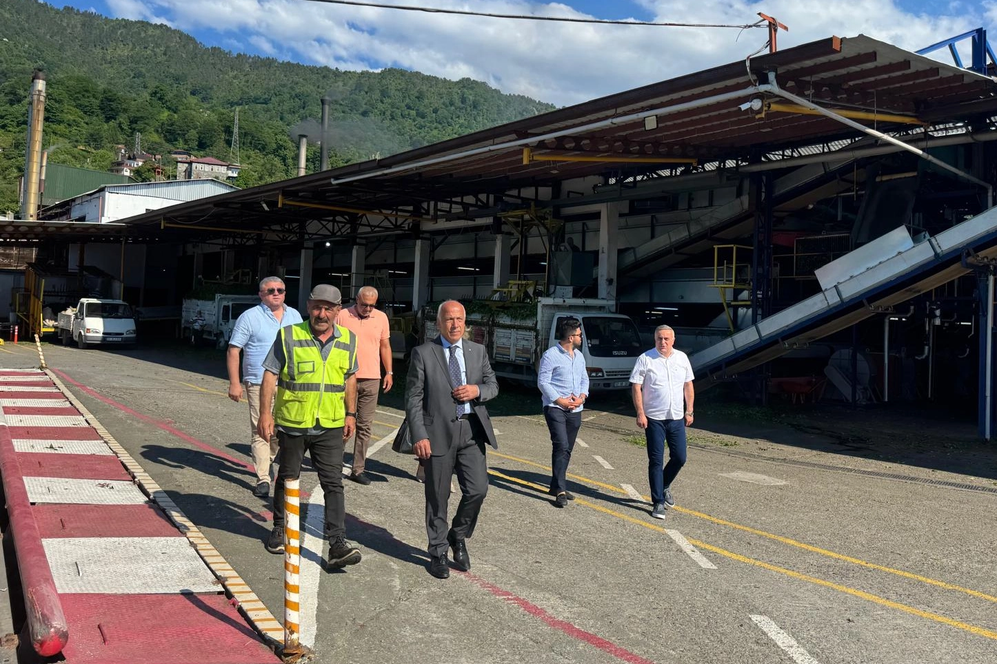 Artvin Ticaret Borsası Heyeti, Efor Çay Fabrikası’nın 190 Kişilik İstihdam Gücünü Yerinde İnceledi