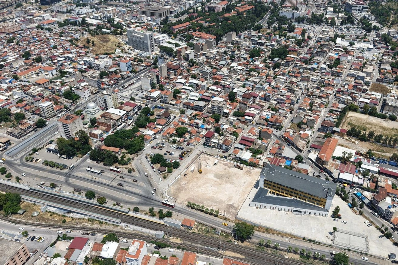 İzmir'de Langar Sahası Modern Spor Kompleksine Dönüşüyor: Engelli Sporculara da Uygun