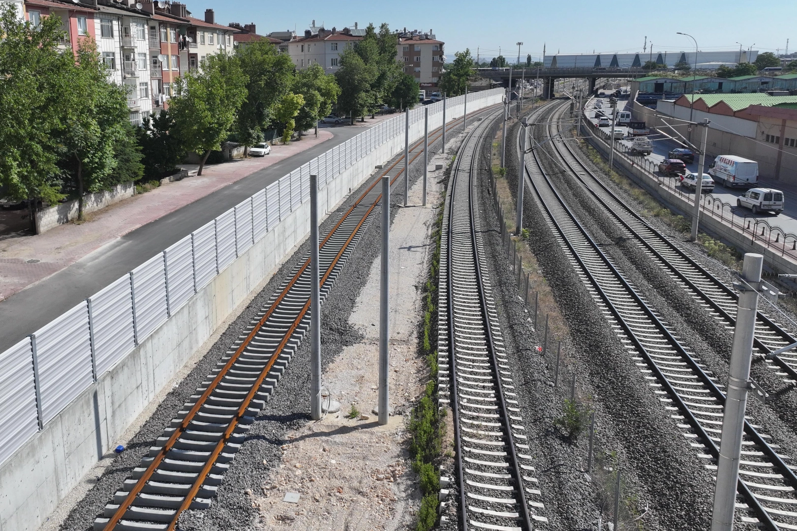 KONYARAY Banliyö Hattı'nda Çevre Dostu Ses Bariyerleriyle Yüzde 80 İlerleme