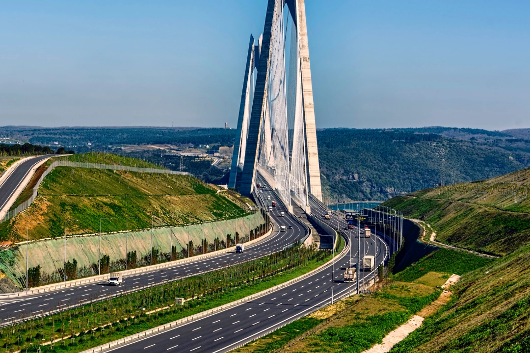 Yol Hipnozu Tehlike Saçıyor: Uzun Yol Sürücülerine Kritik Uyarılar