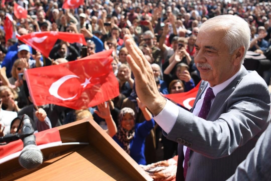 Keşan Belediye Başkanı Mehmet Özcan, AK Parti’ye Katılıyor: Rozeti Erdoğan Takacak