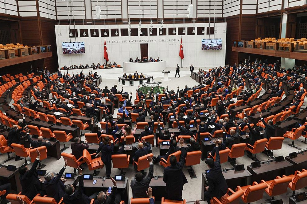TBMM'den Kapsamlı Yasa: Emniyetten Vergiye, Dijital Yayıncılıktan Eğlenceye 10 Başlıkta Değişiklik
