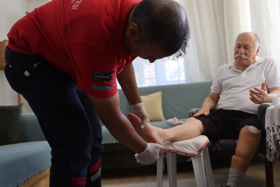 Maltepe'de Evde Sağlık Hizmetleri Aralıksız Devam Ediyor: Yaşlı ve Kronik Hastalara Tam Destek