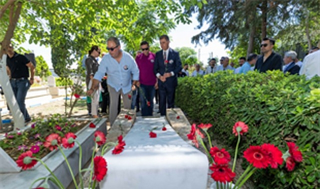 İzmir'in Efsane Başkanı Piriştina 22. Yılında Kabri Başında Anıldı