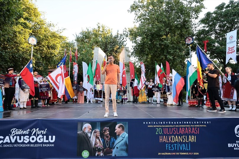 20. Uluslararası Halk Dansları Festivali Denizli'de Renkli Bir Başlangıç Yaptı
