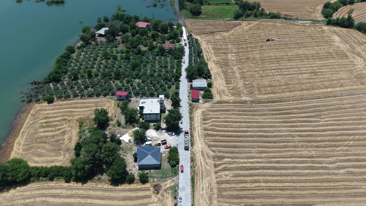 Andırın Kırsalında 12 Bin Metrekare Kilit Parke ile Yol Seferberliği