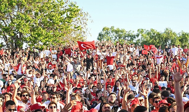 Antalyalılar Dünya Kupası Coşkusunu Olbia Kent Meydanı'nda Yaşadı
