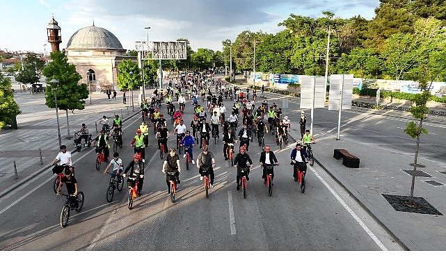 Konya'da 28 İlçede Eş Zamanlı Bisiklet Sürüşü: Binlerce Kişi Pedal Çevirdi