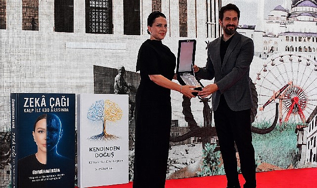 Araştırmacı Yazar Ümmühani Kara'ya Bakan Yardımcısı Mumcu'dan Ödül