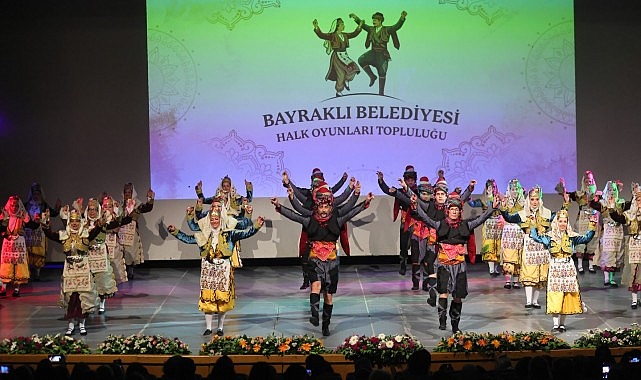 Bayraklı'da 1700 Kursiyer Yıl Sonu Etkinliğinde Eserlerini Sergiledi
