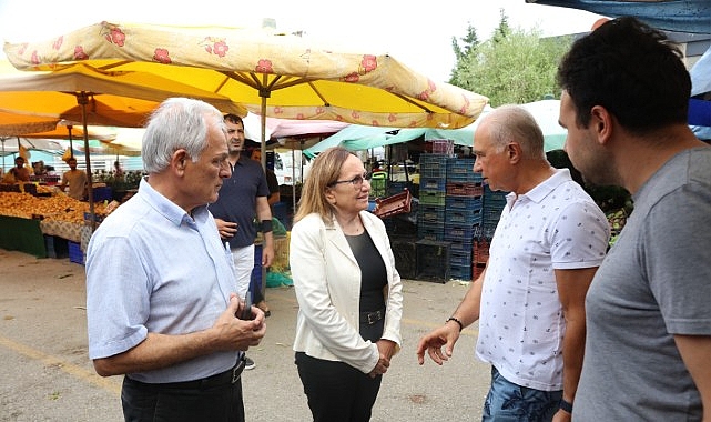 Güzelbahçe'de Başkan Vekili Akın'dan Pazar Ziyareti: Esnaf ve Vatandaşlarla Buluşma