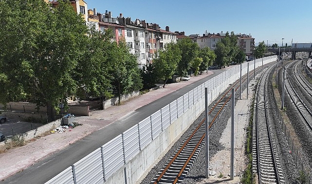Konya'da Banliyö Hattında Gürültüye Karşı Ses Bariyerleri: 23 Kilometrelik Projenin Yüzde 80'i Tamamlandı