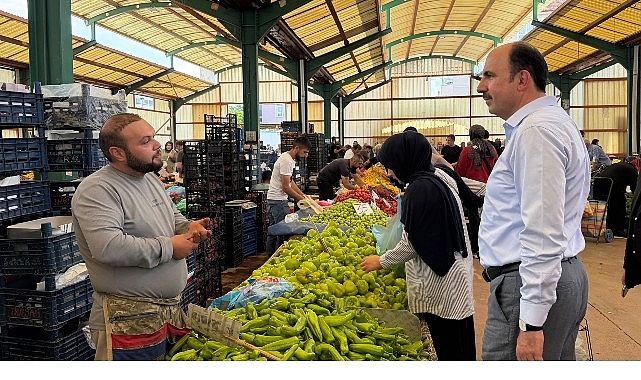 Konya Büyükşehir Belediye Başkanı Altay, Karkent Pazarı'nda Esnafla Buluştu