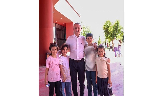 Kocaeli'de Karne Sevinci: Başkan Büyükakın Öğrencilerle Buluştu