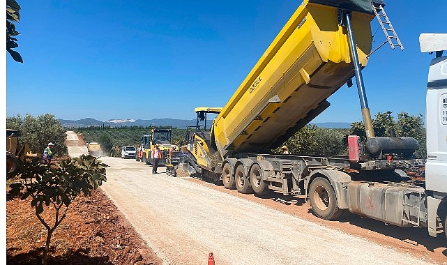 Aydın'ın 17 İlçesinde Eş Zamanlı Yol Çalışmaları: Başkan Çerçioğlu Öncülük Ediyor