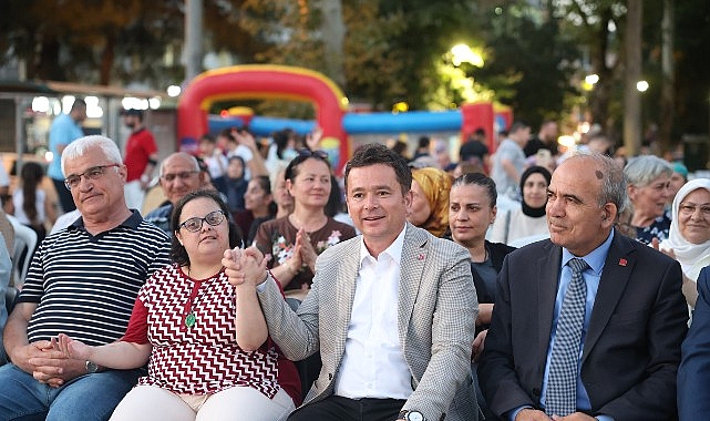 Osmangazi'de Yaz Mahalle Şenlikleri Coşkusu: Başkan Aydın'dan Çocuklara ve Ailelere Sürpriz