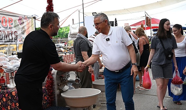 Kemer'de Başkan Topaloğlu pazar esnafına bereketli kazançlar diledi