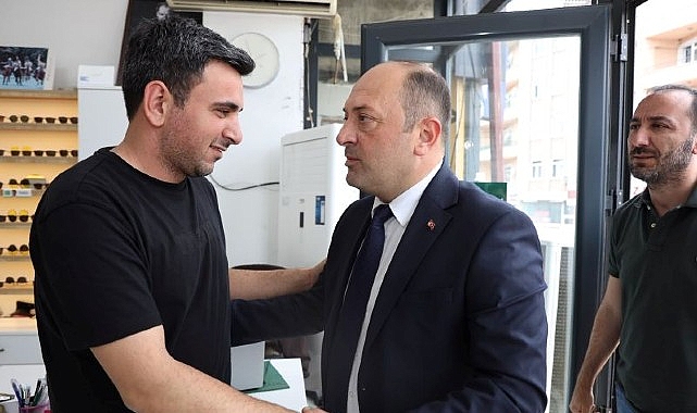 Selçuk Yıldız, 1 Haziran Optisyen ve Gözlükçüler Günü'nde Tüm Mağazaları Ziyaret Etti