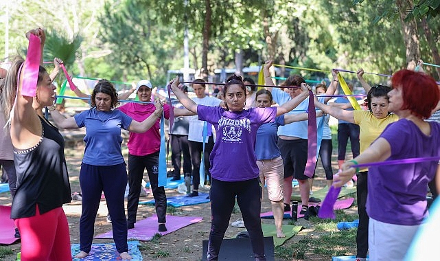 Bucalı kadınlar yaz sporlarına akın ediyor: Yoga, pilates ve zumba büyük ilgi görüyor