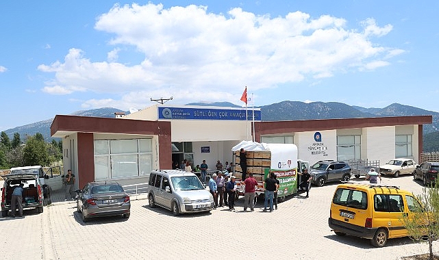 Antalya'da 283 Üreticiye 849 Arı Kovanı Hibe Edildi