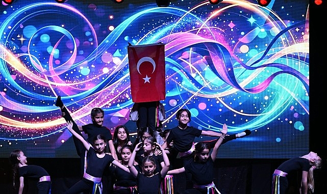 Manisa Büyükşehir'den Renkli Yıl Sonu Gösterisi: Minik Yetenekler Sahne Aldı