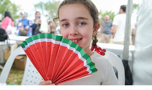 İzmit Millet Bahçesi'nde On Binlerce Kişi Karneval Şenliği'nde Buluştu