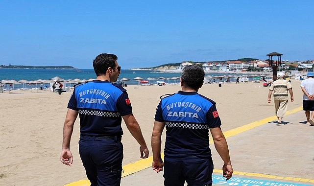 Kocaeli'de Mavi Bayraklı Sahillerde Zabıta Denetimleri Artırıldı: Kaçak Şezlong ve Mangal Yasağı