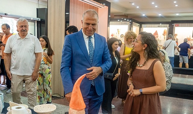 Gaziemir'de çamurdan sanata dönüşen eserler sergide yoğun ilgi gördü